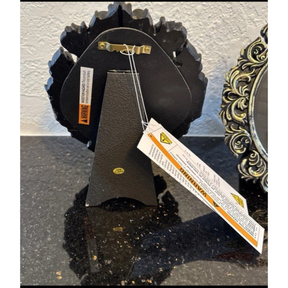 Mr. & Mrs Skeleton Framed Gothic Cameo Wall Decor 6.5" X 8.5" 3D Skull Halloween - Picture 4 of 9